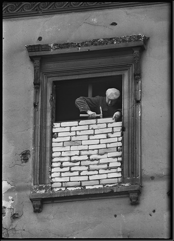 Construction of the Berlin Wall, 1961