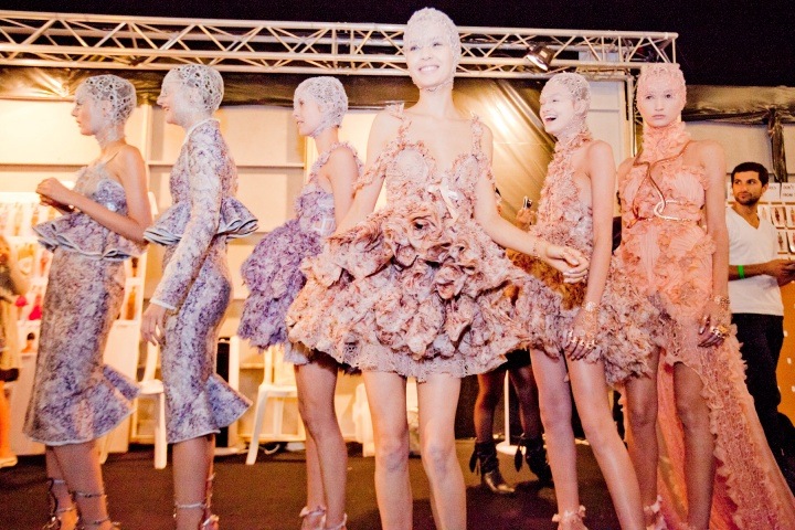 [alexander-mcqueen-rtw-ss2012-candids%255B23%255D.jpg]