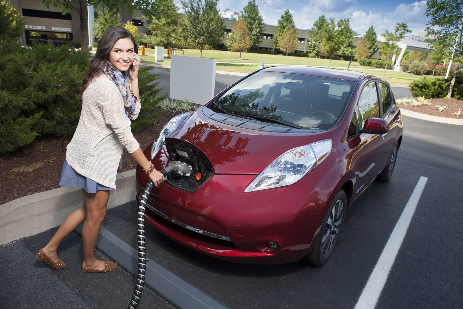 [2014-Nissan-Leaf-31%255B2%255D.jpg]