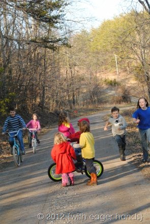 [kids%2520on%2520the%2520road%255B5%255D.jpg]