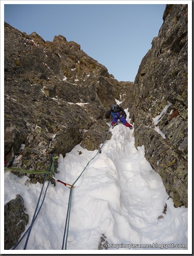 Corredor Nit de Carnestoltes 200m MD 80º IV (Puntes de la Vinyola 2752m, Puymorens) (Omar) 0940