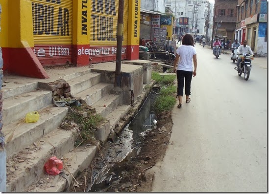 DSC02012-Varanasi-Calçada para pedestre