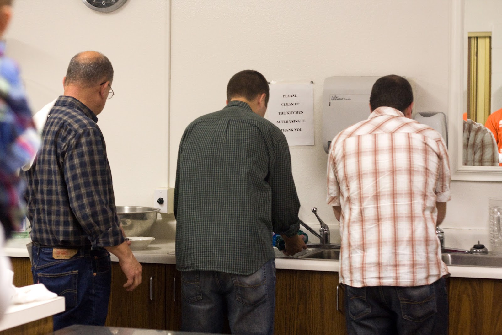 [11.22.12%2520lawrence%2520dish%2520washing%2520line%255B4%255D.jpg]