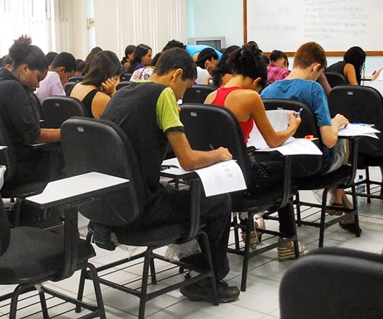 Estudantes Estudantes