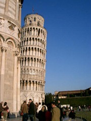 leaning-out-tower-pisa