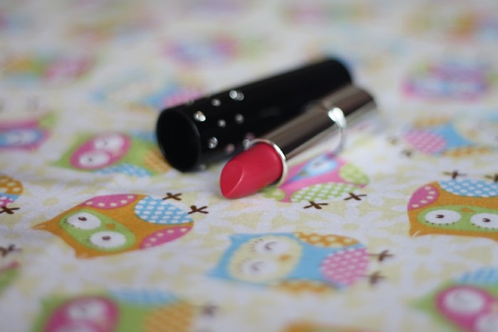 [Review-Autography-Raspberry-Swarovsk%255B2%255D.jpg&description=Review: Autograph Raspberry Lipstick')]