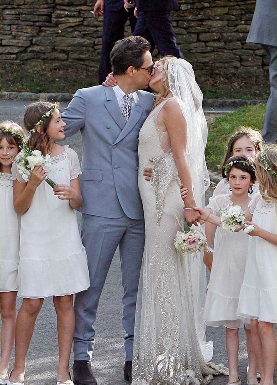 [kate-moss-jamie-hince-wedding-02%255B12%255D.jpg]