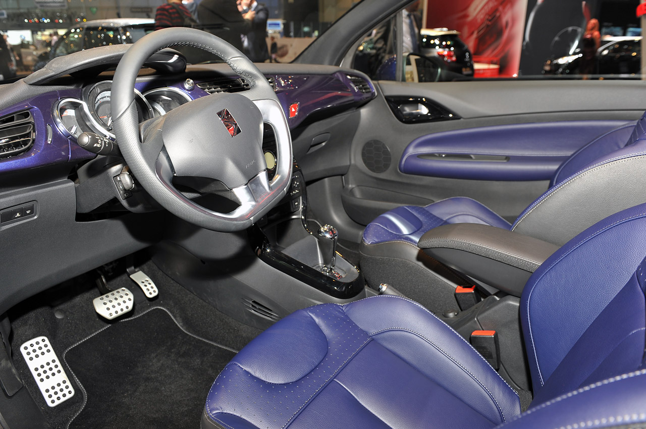 2013-Citroen-DS3-Cabrio-11.jpg