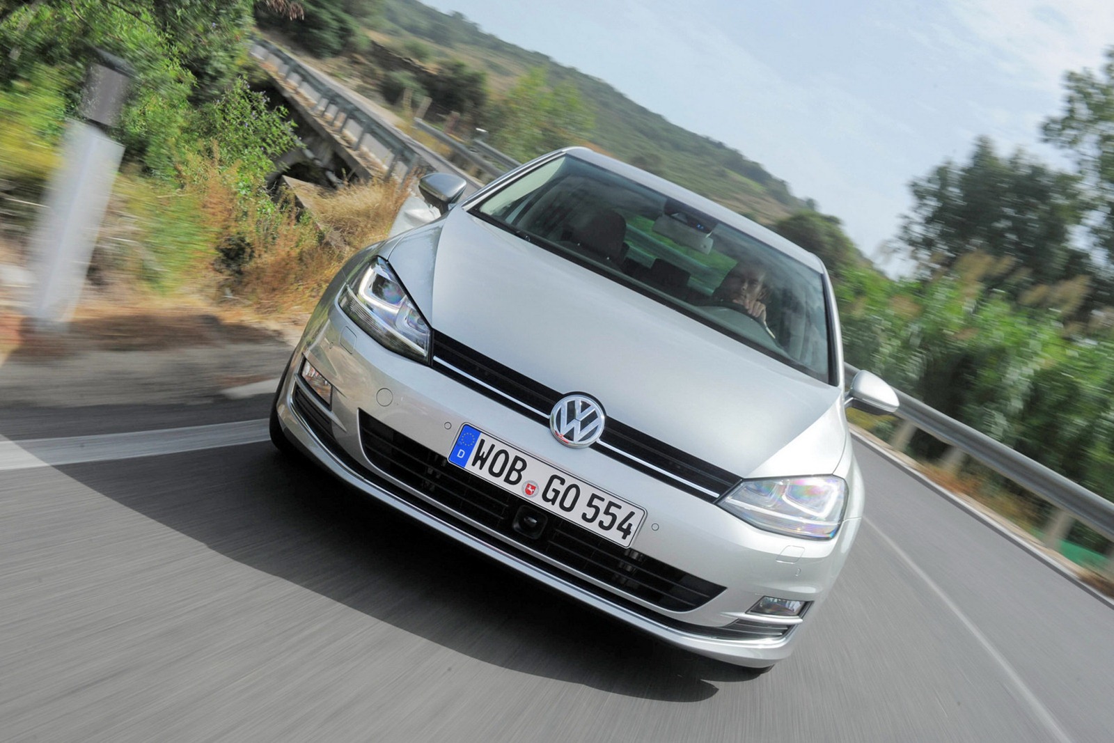 2013-Volkswagen-Golf-23[2].jpg