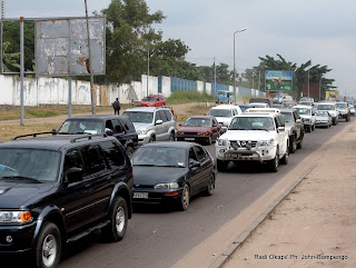 La circulation des véhicules sur une des avenues de Kinshasa. Radio Okapi/Ph. John Bompengo