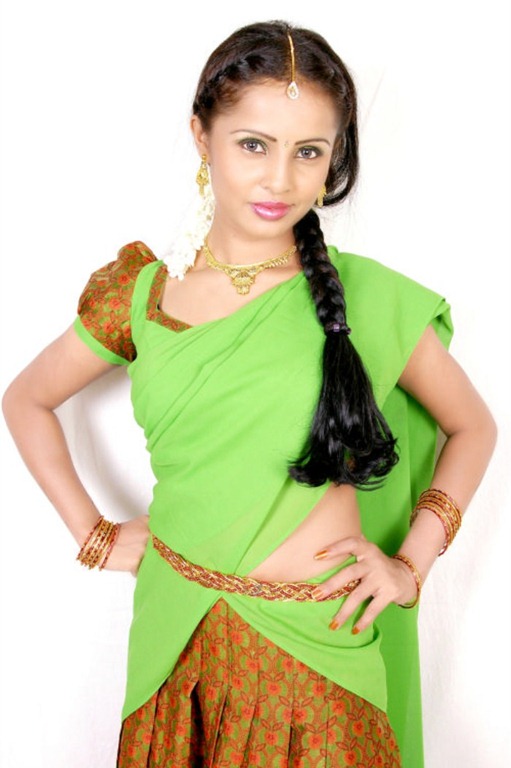 [hasika_hot_photo_shoot_in%2520saree%255B5%255D.jpg]