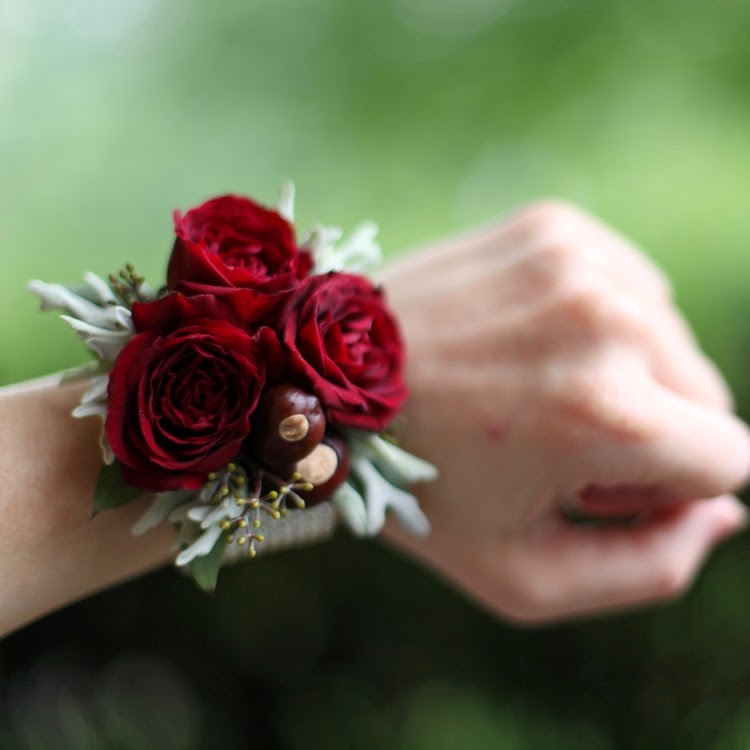 [wrist-corsage-201307270608-floral-ve.jpg]