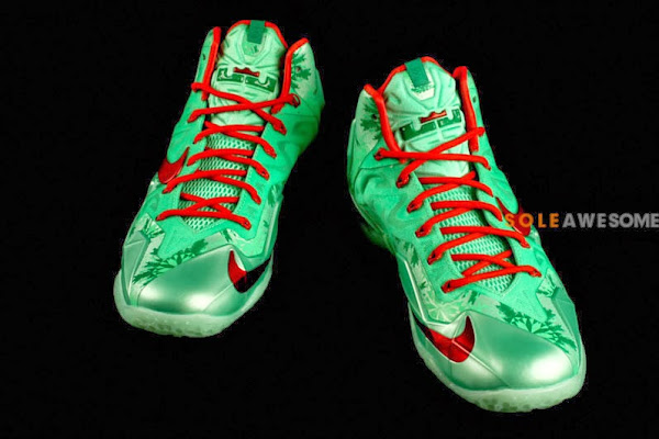 First Look at Men8217s Nike LeBron XI Christmas 616175301