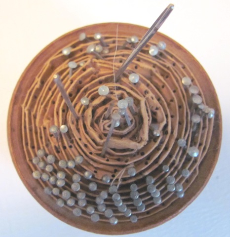 [vintagepinneedleholderviewfromtop3.jpg]