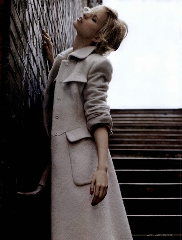 [karolina-kurkova-in-vogue-uk-august-2010-coats-editorial%255B5%255D.jpg]