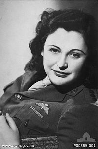 [200px-nancy_wake_1945%255B4%255D.jpg]