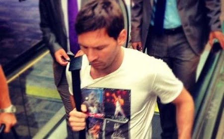 Messi-aeropuerto-espanol-Freddy-Mercury_OLEIMA20120816_0062_15.jpg