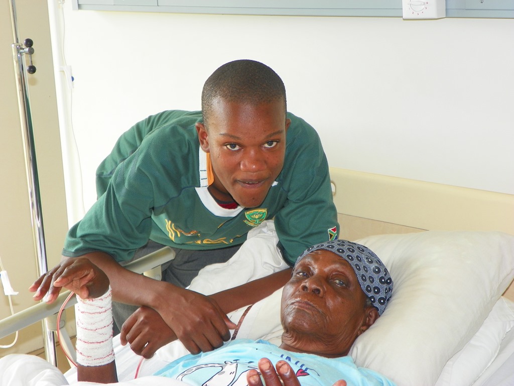 [Sibusiso%2520and%2520his%2520gogo%2520in%2520hospital%25203-1-2013%255B4%255D.jpg]
