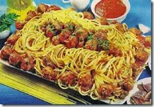 Spaghetti con polpettine alla pizzaiola