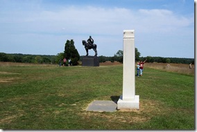 Jackson statue and Bee Monument on Henry Hill