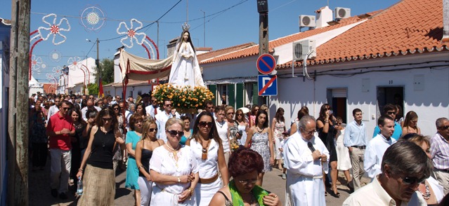 [festas%25202012%2520-%2520prociss%25C3%25A3o%2520topo%25201%255B5%255D.jpg]