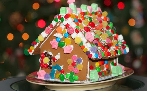 291297__holiday-gingerbread-house_p
