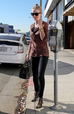[Kate-Bosworth-Celine-sunglasses-Prada-Lux-Saffiano-Black-Leather-Tote-Bag-Chloe-Gold-Studded-Leather-Ankle-Boots-3%255B5%255D.jpg]