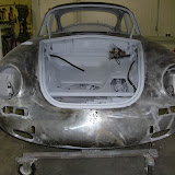 Porsche 356 entlackt mit Backpulver, entrostet mit Glasperlstraheln, grundiert mit 2K Epoxy