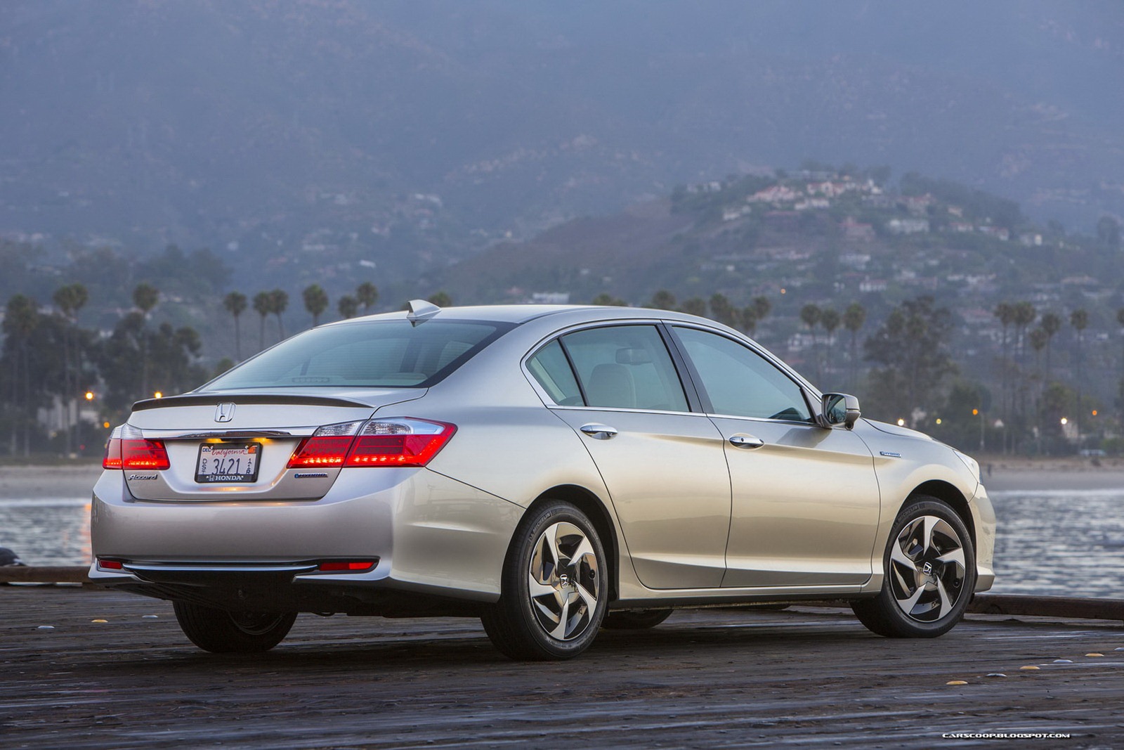 [2014_Honda_Accord_PHEV_193_%255B5%255D.jpg]