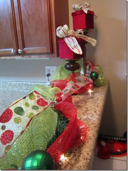 Deco Mesh Garland & Gift Box Decor Deco Mesh Garland & Gift Box Decor