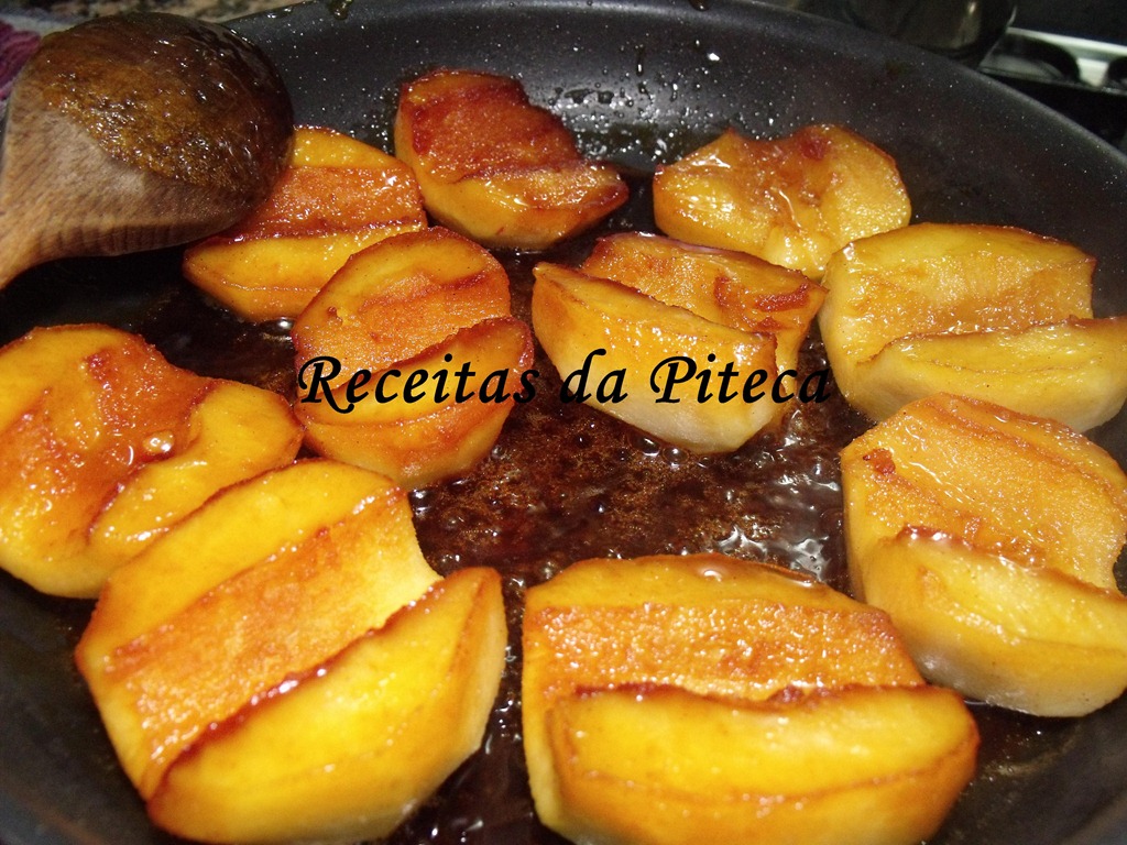 [Tarte%2520Tatin%2520ma%25C3%25A7%25C3%25A3s%2520caramelizadas%255B3%255D.jpg]