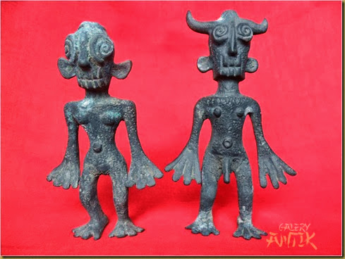 Sepasang Patung primitif marked Sepasang Patung primitif marked