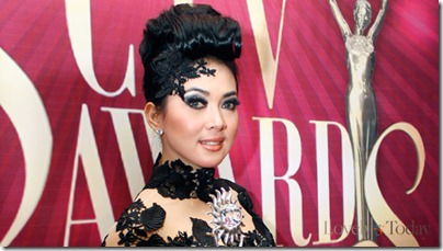 syahrini-jambul--