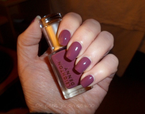 [005-leighton-denny-free-in-red-magazine-offer-crushed-grape-berry-nail-polish%255B4%255D.jpg]
