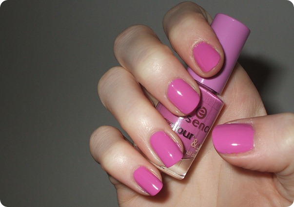NOTD Essence Berry Me NOTD Essence Berry Me