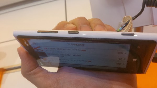 Lumia 920 側面 Lumia 920 側面