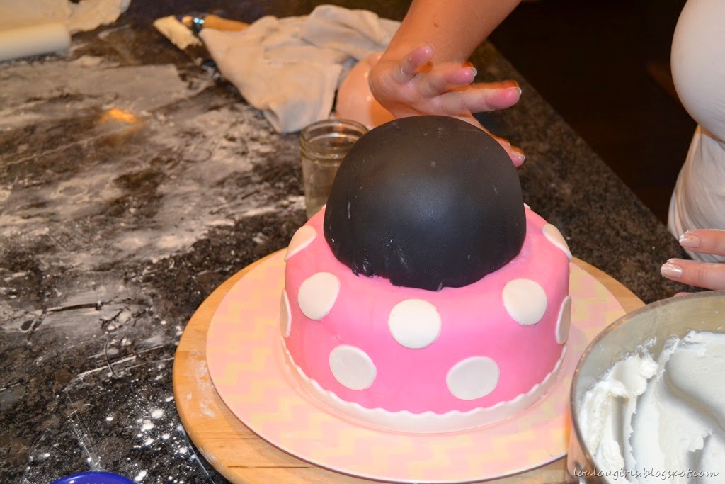 [How-To-Make-a-Minnie-Mouse-Birthday-Cake%2520%252826%2529%255B3%255D.jpg]