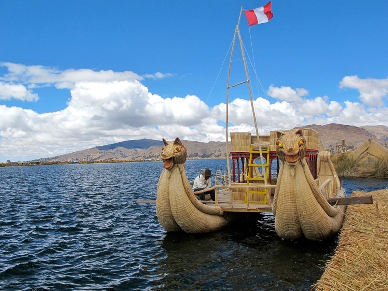 uros-floating-island-13 uros-floating-island-13