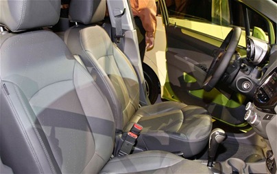 2013-Chevrolet-Spark-front-seats