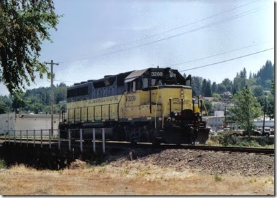 LLPX GP40 #3208 in Rainier, Oregon in August 2005