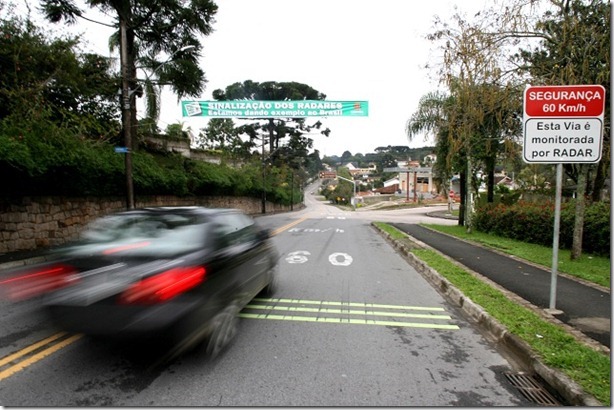 Curitiba teve nesta quinta-feira (3), dia em que os radares foram desligados, 10.144 excessos de velocidade cometidos por automóveis em trânsito na cidade. 
Foto: Orlando Kissner/SMCS