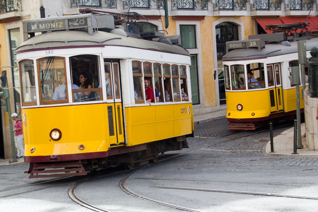 [Lisbon-trams5.jpg]
