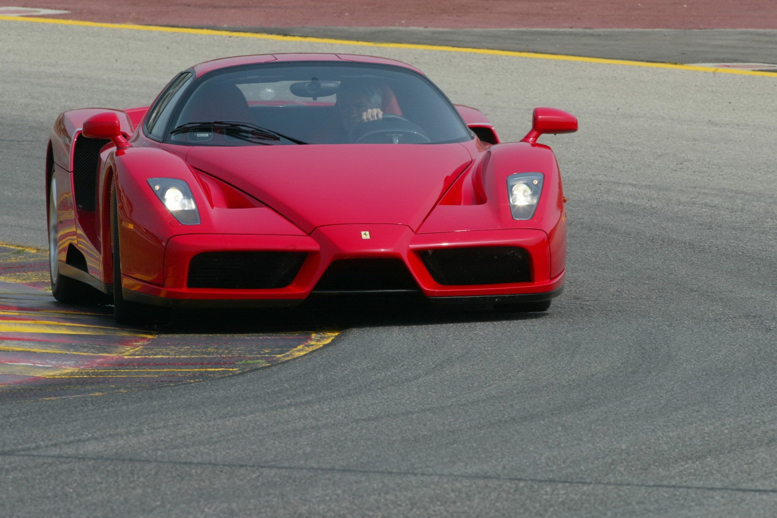 [Ferrari-Enzo-59%255B2%255D.jpg]