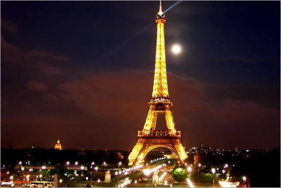 550px-eiffel_tower_paris_8