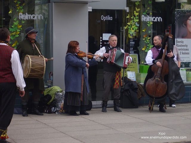 musica-en-la-calle-en-kaunas.JPG