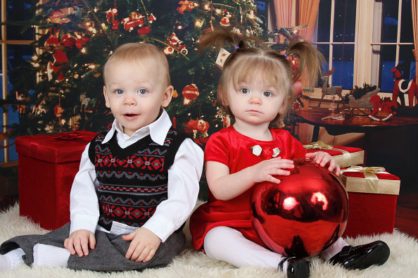 [andrew_and_addison_christmas_2%2520-%2520Copy%255B3%255D.png]