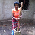 Stampfen der Kaffeebohnen © Foto: Doreen Schütze | Outback Africa