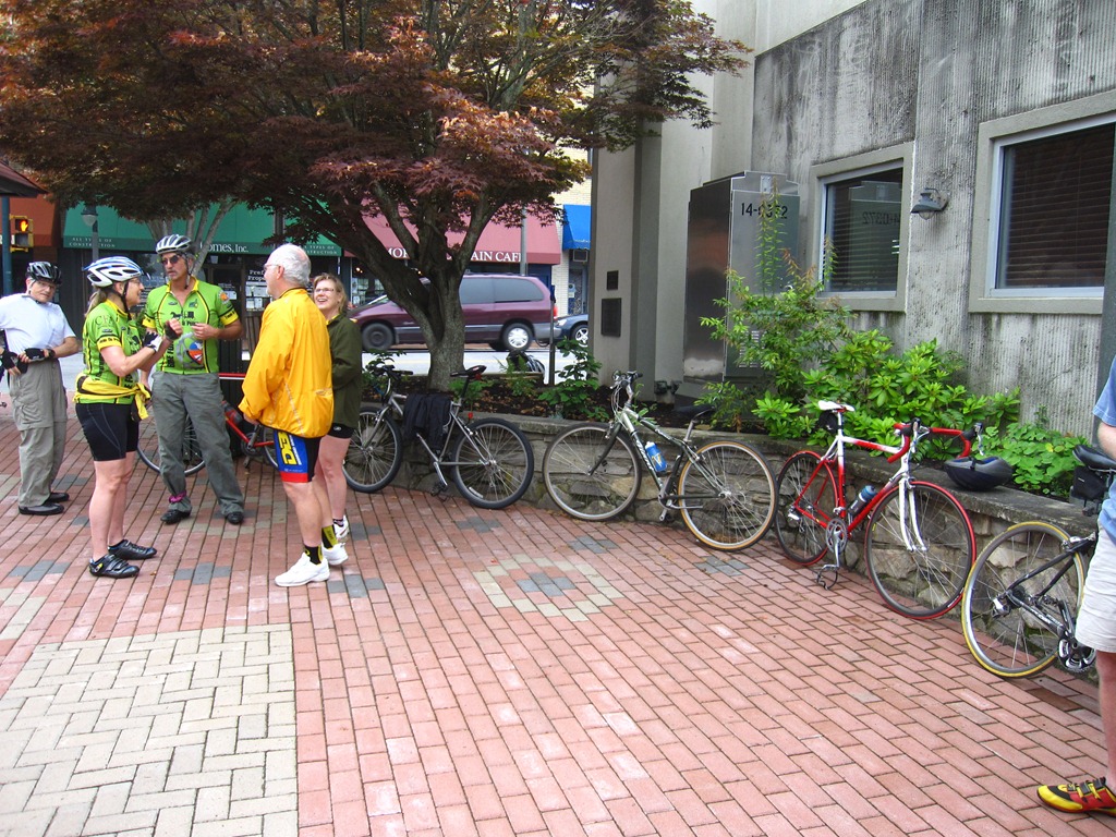 [BikeToWork_BikesNSearchofRack%255B3%255D.jpg]