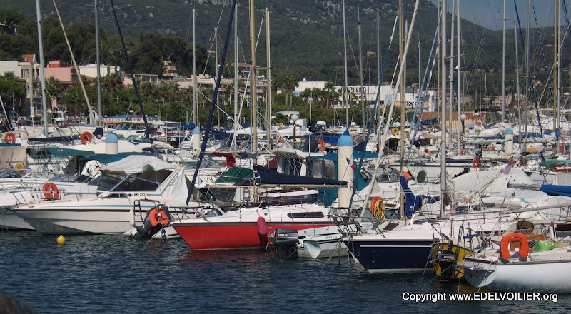 La coque bleu : C'est aussi un Edel 4 : Indalo. Le bateau de nos amis venu nous rejoindre à Bandol