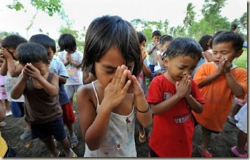 crianças orando